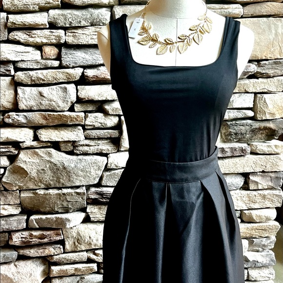 NWOT BLACK SQUARE NECK BODYSUIT, SIZE MEDIUM- - Picture 3 of 6